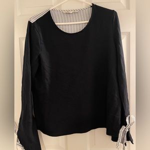 Dark Navy Vineyard Vines Women’s Top with seersucker details